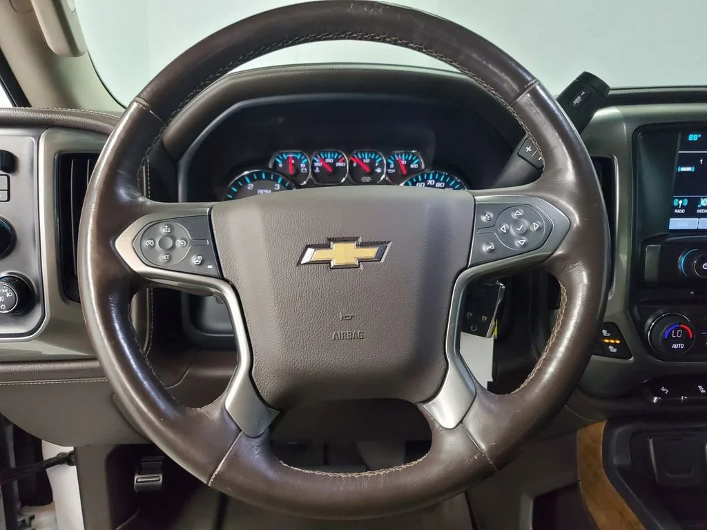 Used 2018 IRIDESCENT PEARL TRICOAT Chevrolet LTZ image 14
