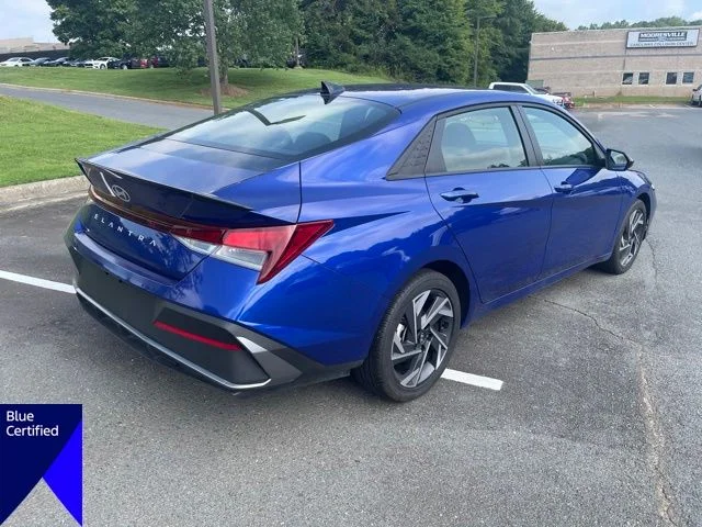 Used 2025 Blue Hyundai SEL Sport image 5