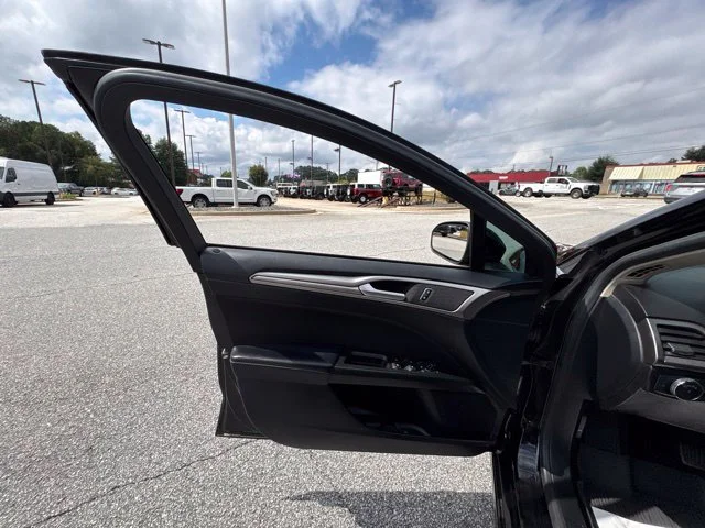 Used 2019 Black Ford SE image 10