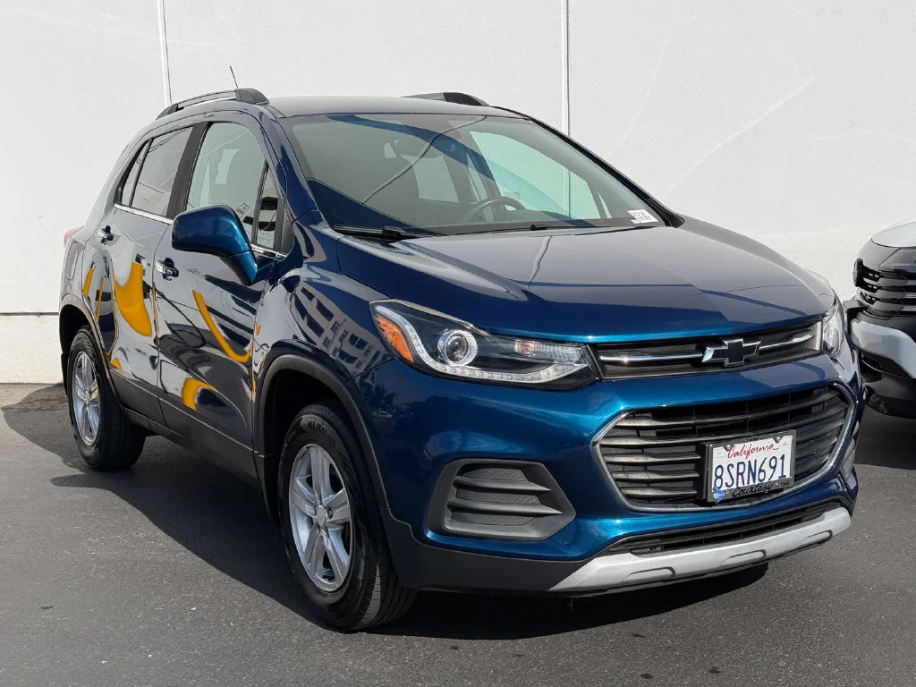Used 2020 PACIFIC BLUE METALLIC Chevrolet LT image 5