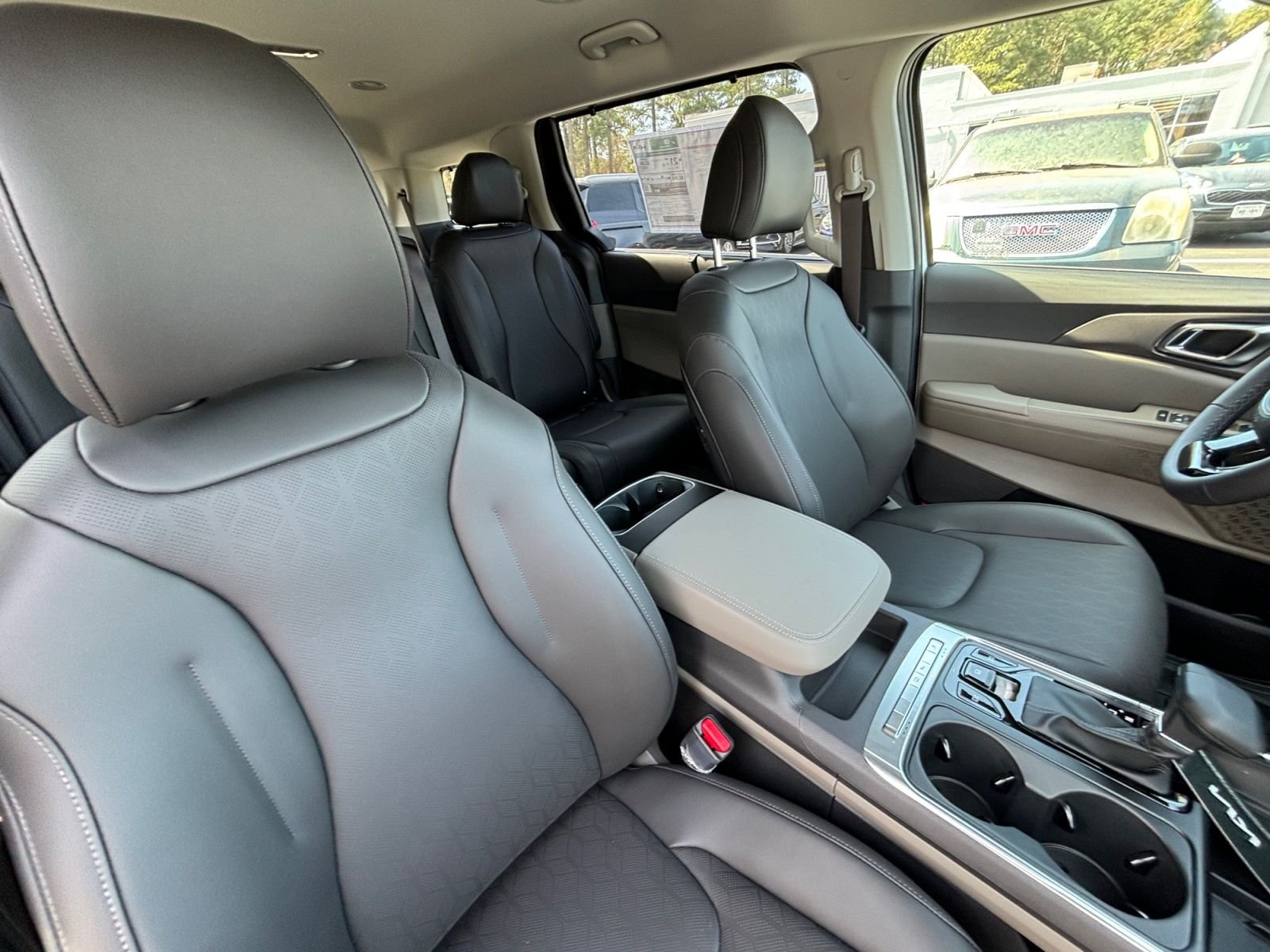New 2026 Snow White Pearl Kia EX image 16
