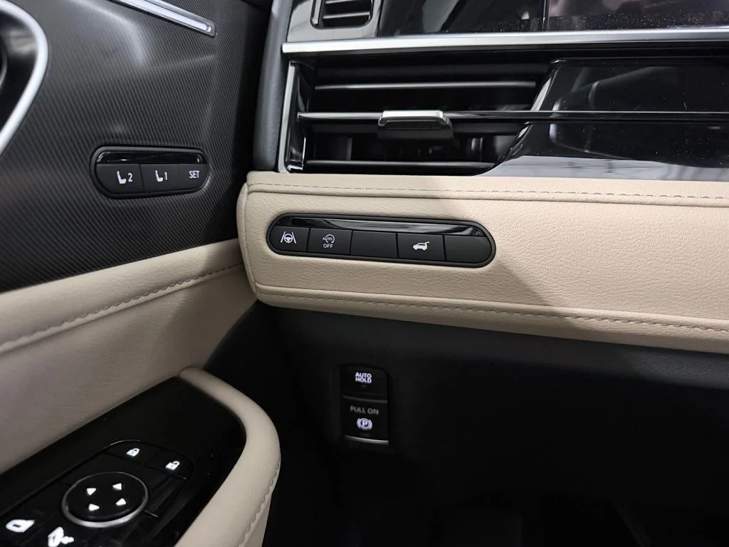 Certified Used 2026 White INFINITI PURE image 31