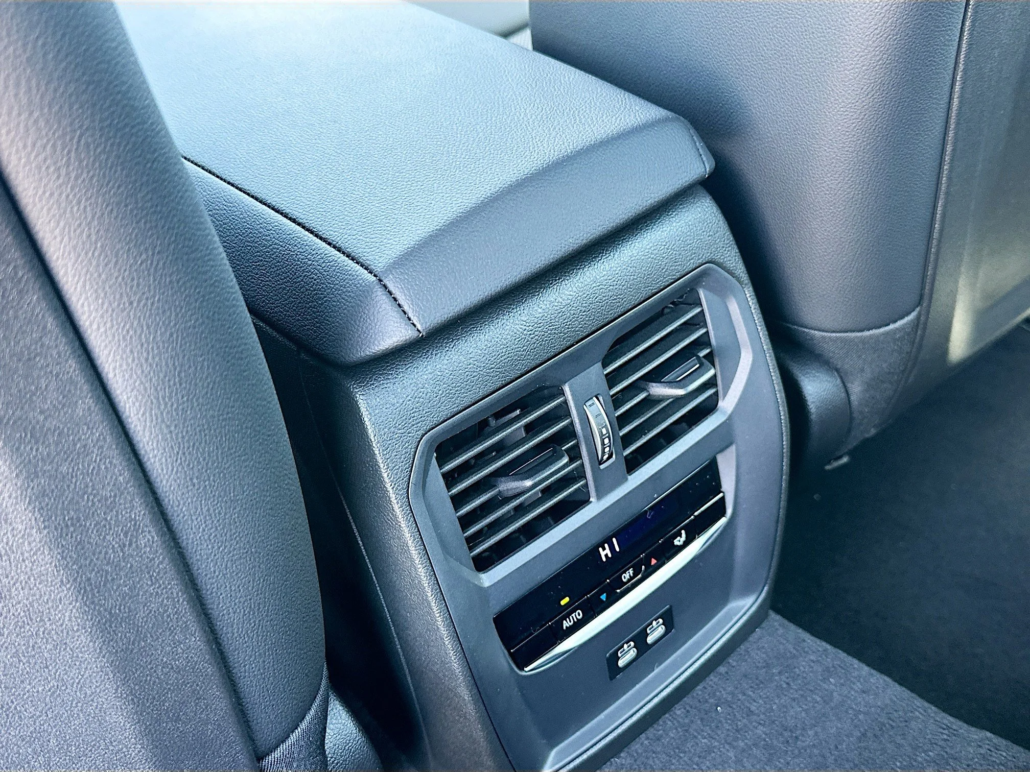 2025 BMW 3 Series 330i - Photo 21