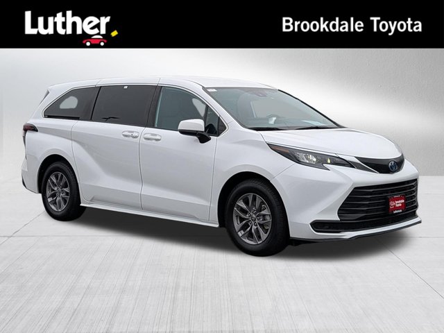 2025 Toyota Sienna LE