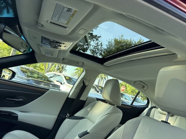 2025 Lexus ES 350 - Photo 22