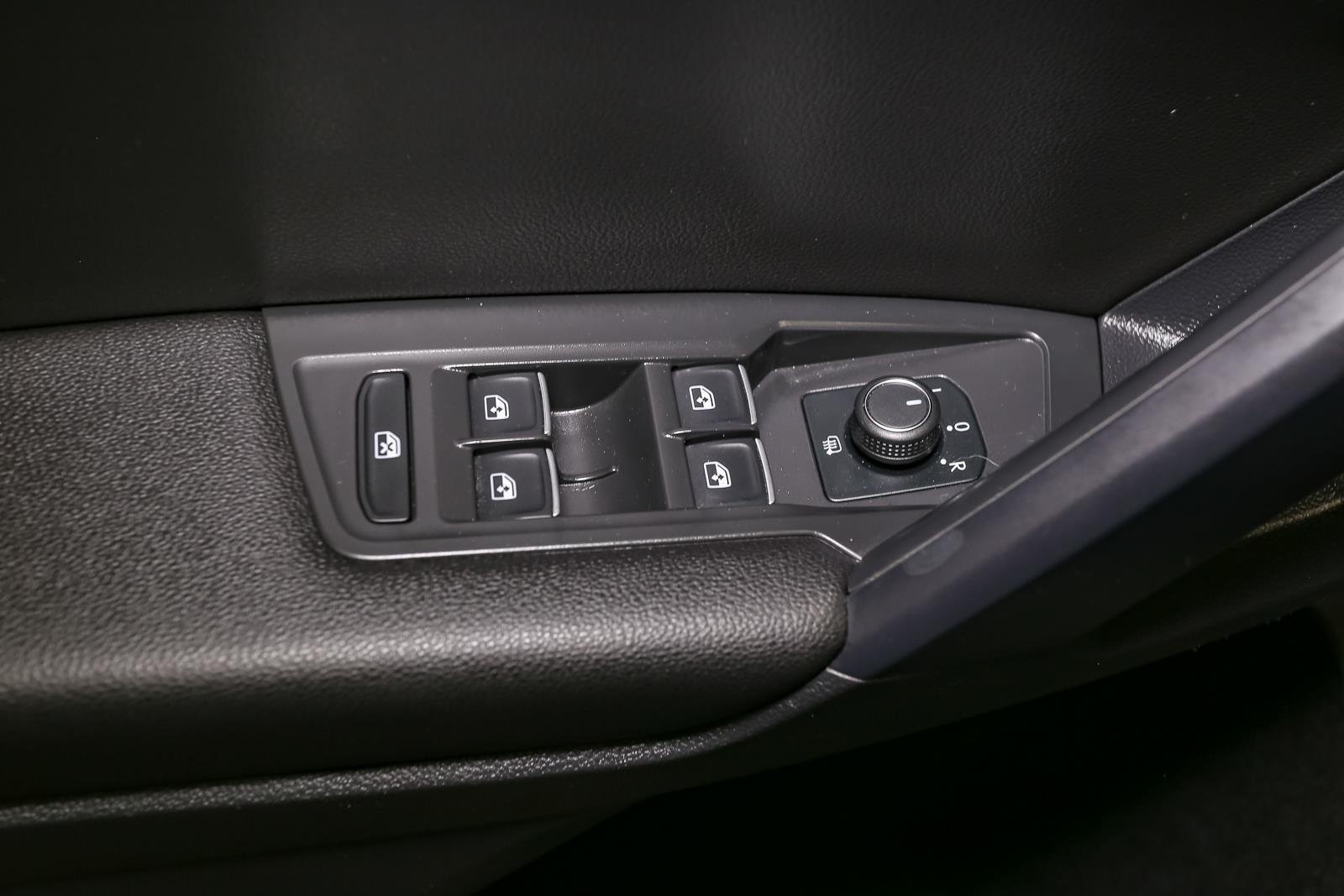 Used 2021 Platinum Gray Metallic Volkswagen SE image 43