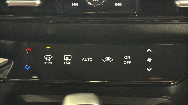 Used 2025 Super Black Nissan SR image 17
