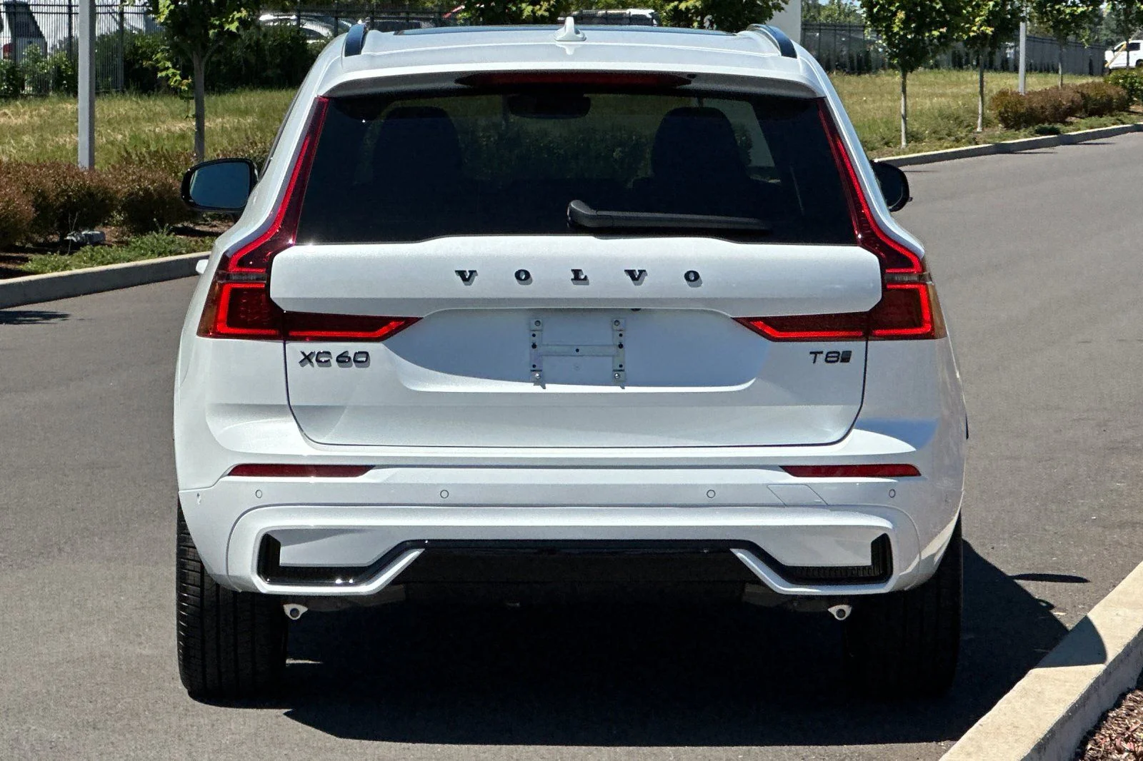 New 2026 Crystal White Volvo Ultra image 4