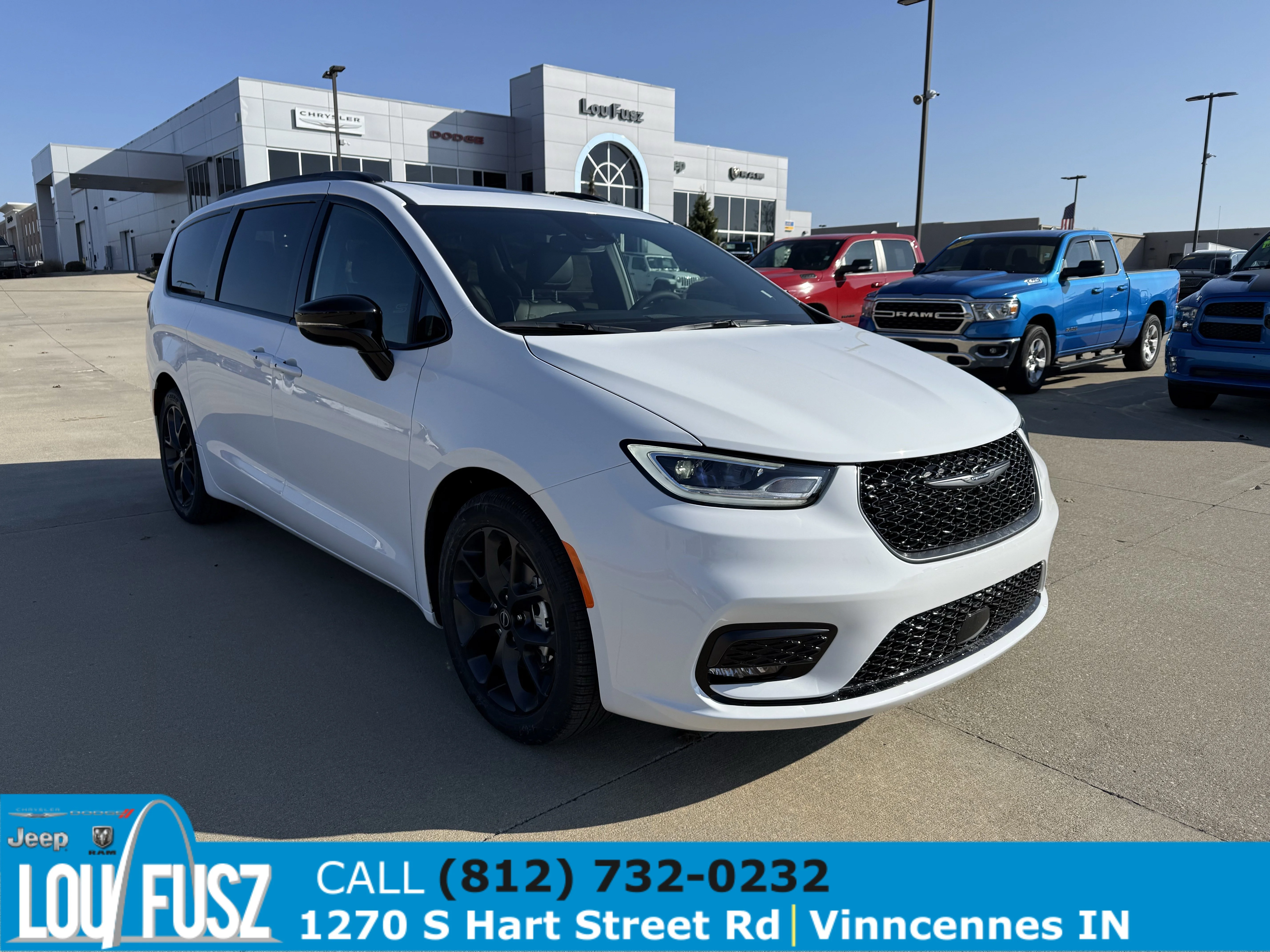 2026 Chrysler Pacifica Limited's photo