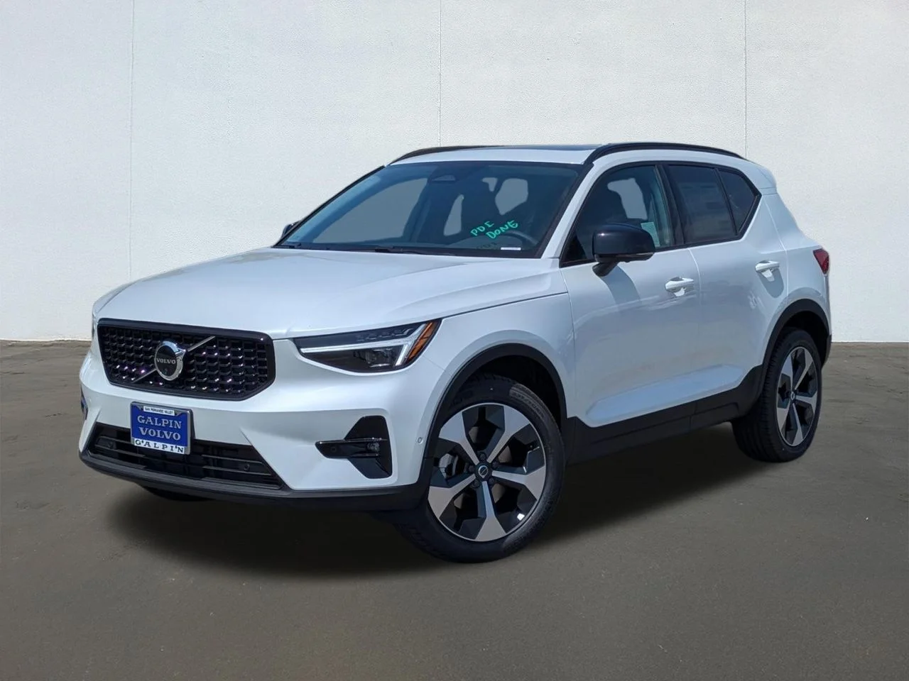 2026 Volvo XC40 B5 Plus Dark AWD's photo