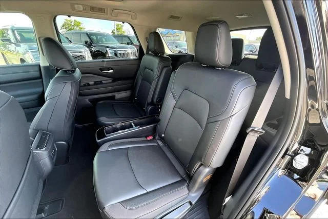 New 2026 Nissan Pathfinder SL 4D Sport Utility