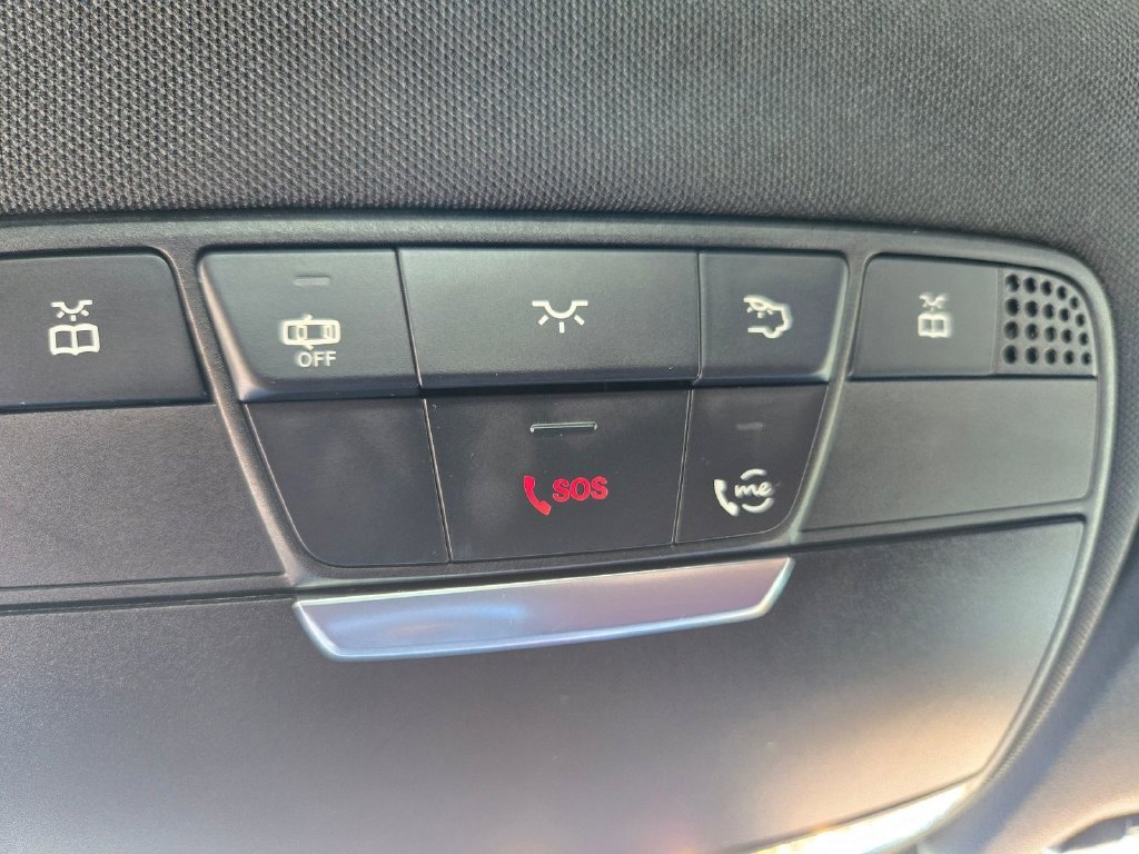 Used 2023  Mercedes-Benz C 300 image 8