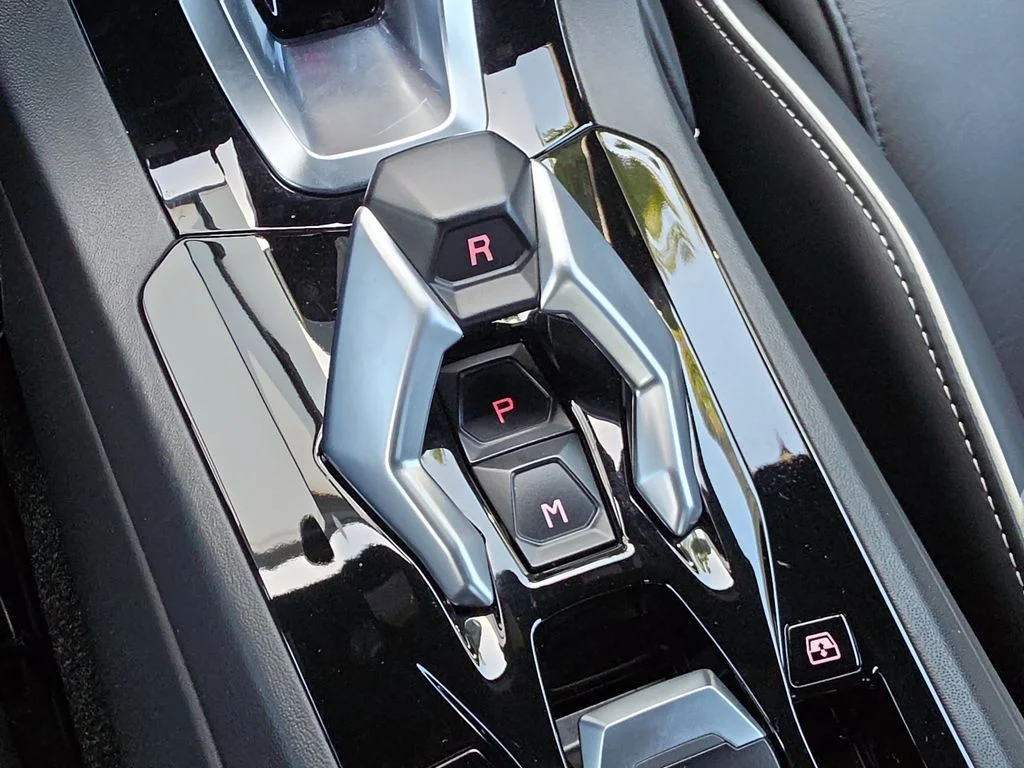 Used 2021 White Lamborghini Base image 19