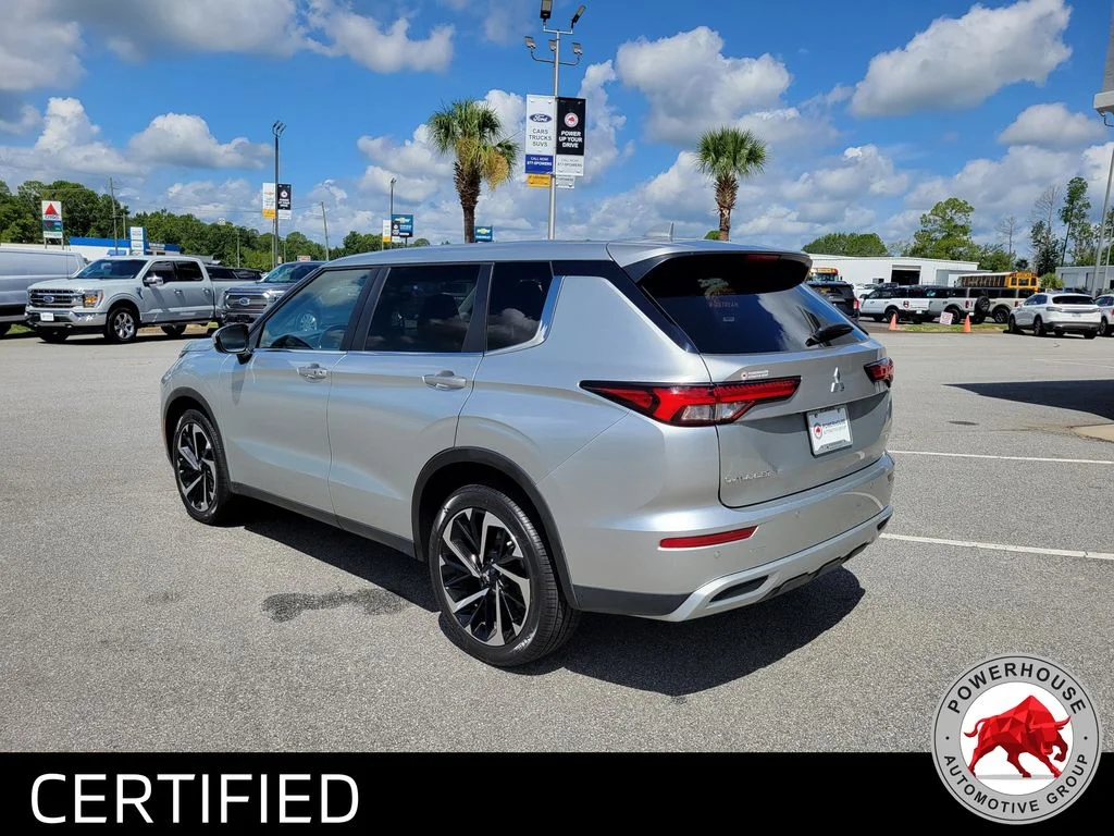 Used 2024  Mitsubishi SE image 3