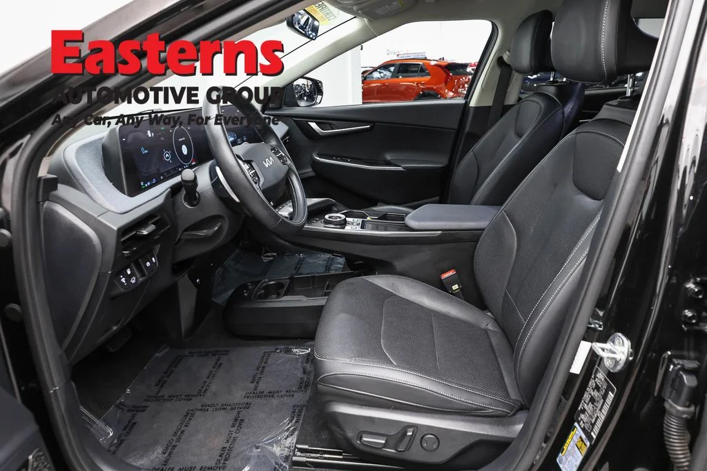 Used 2023 Black Kia Wind image 14