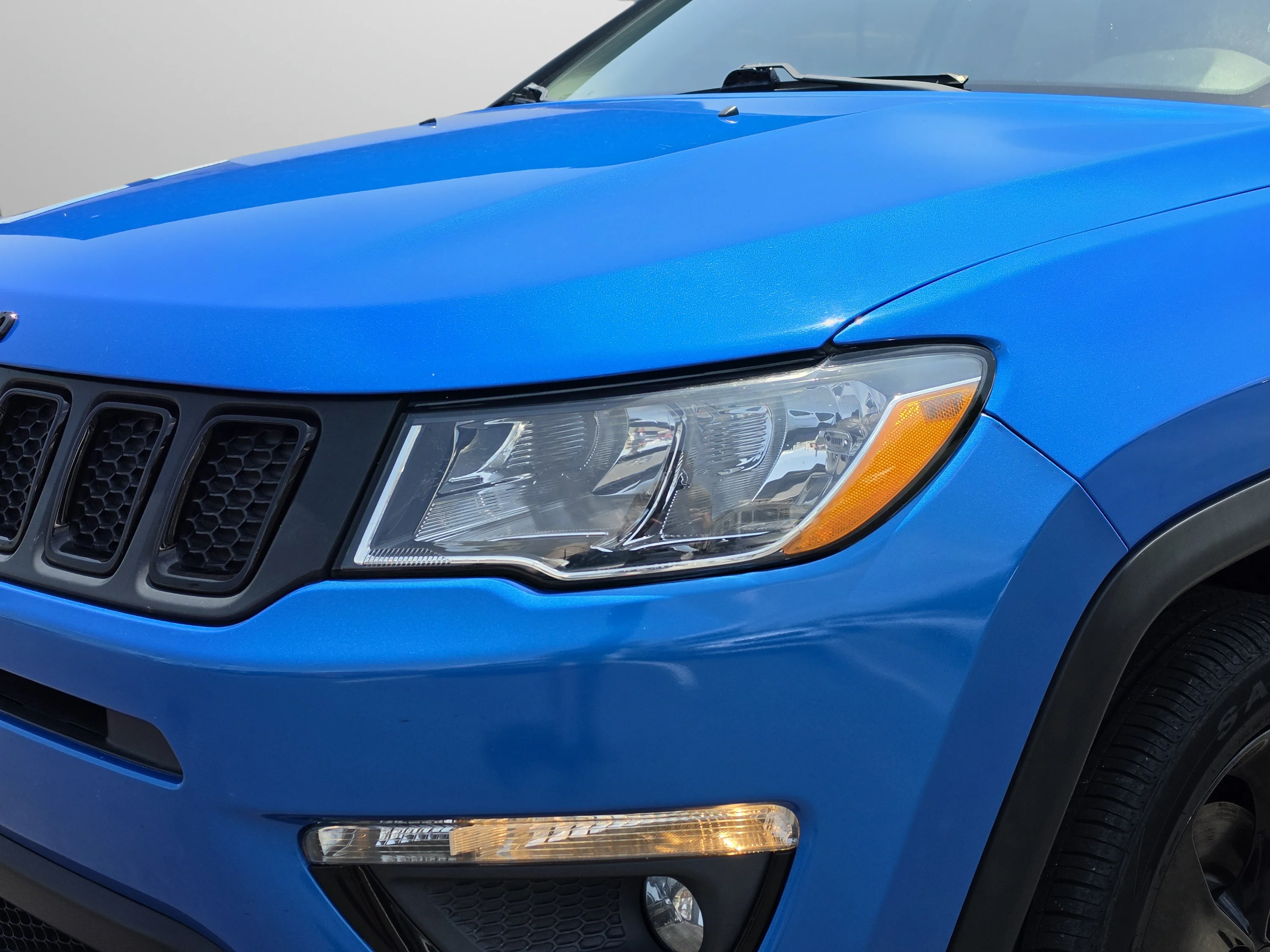 Used 2021 Laser Blue Pearlcoat Jeep Altitude image 13