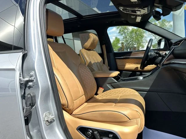 Used 2024 Silver Jeep Summit image 29