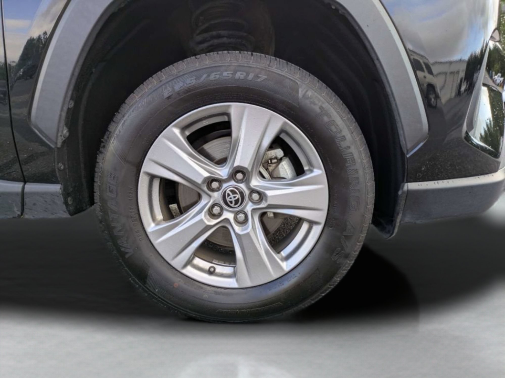 Used 2024 Midnight Black Metallic Toyota XLE image 29