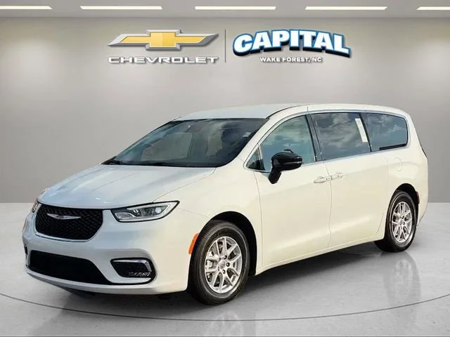 2024 Chrysler Pacifica Touring L's photo