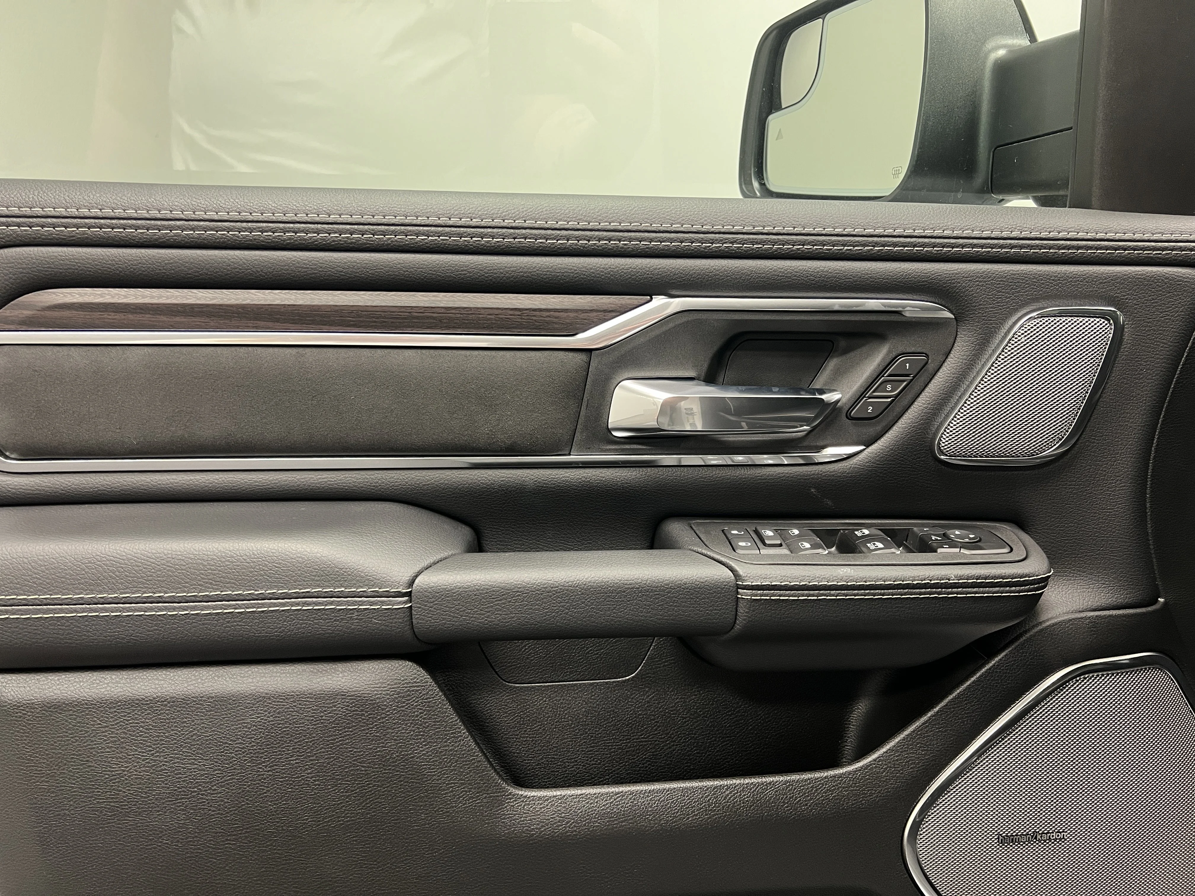 2026 RAM 1500 Laramie - Photo 18
