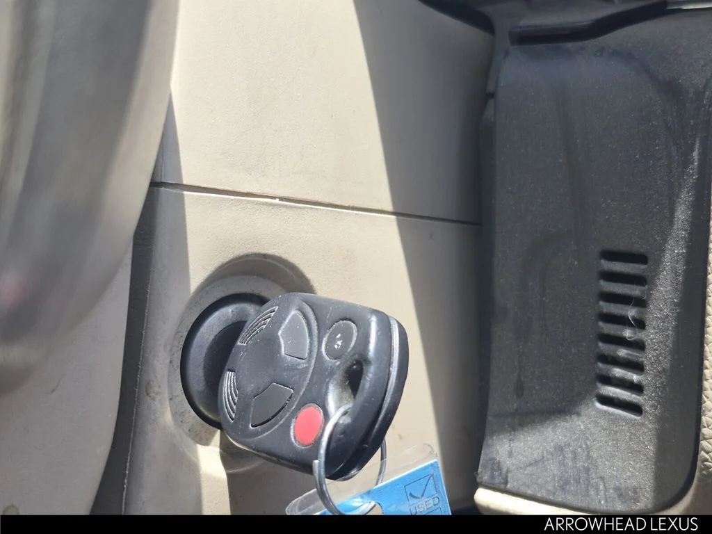 Used 2011 White Ford XLT image 30