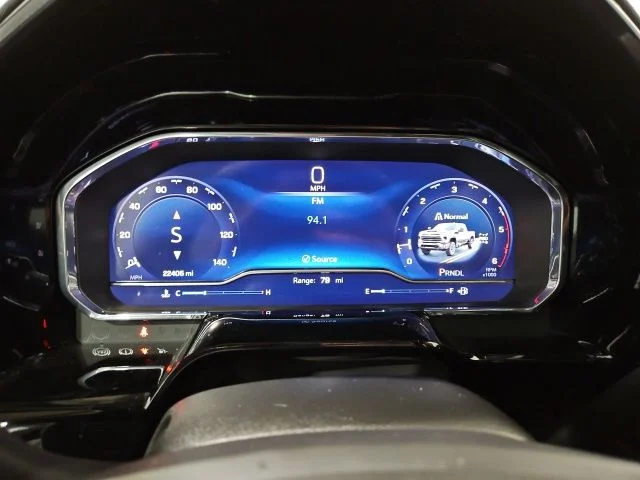 Used 2025 Summit White Chevrolet LT image 27