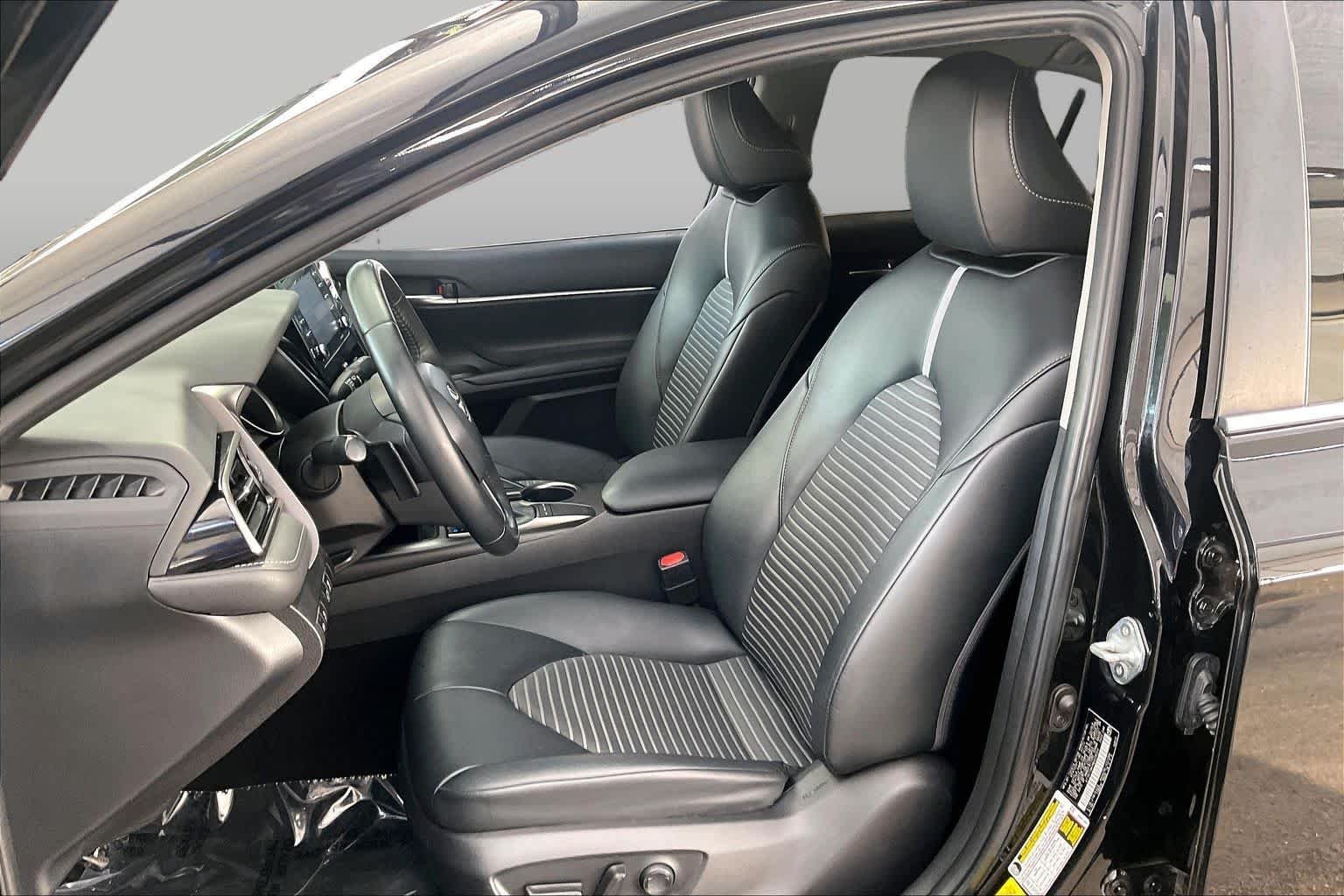 Used 2022 Midnight Black Metallic Toyota SE image 8