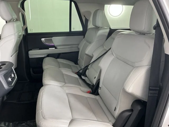 Used 2025 White Ford Platinum image 31