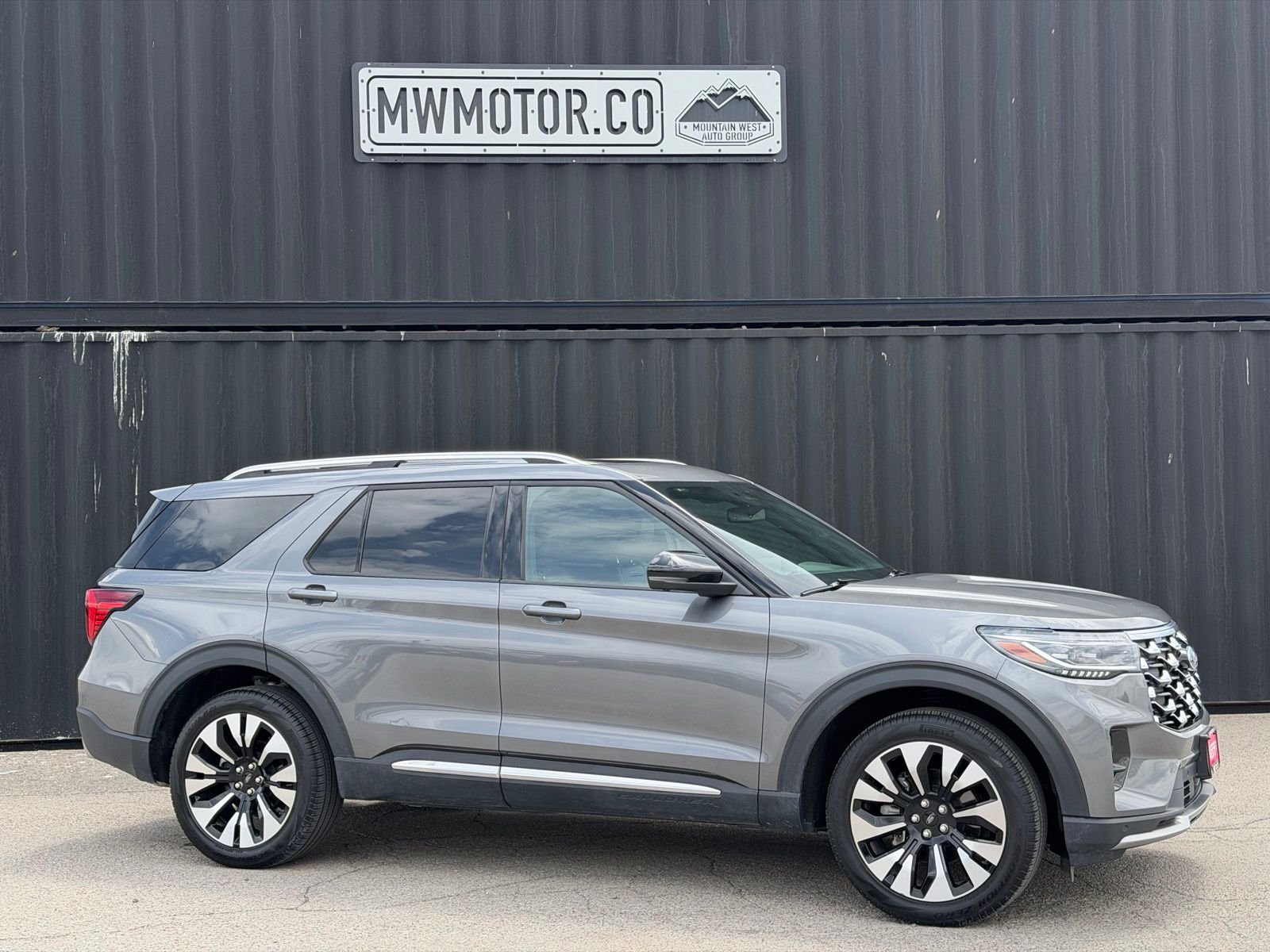 2025 Ford Explorer Platinum 4WD (PL535)'s photo
