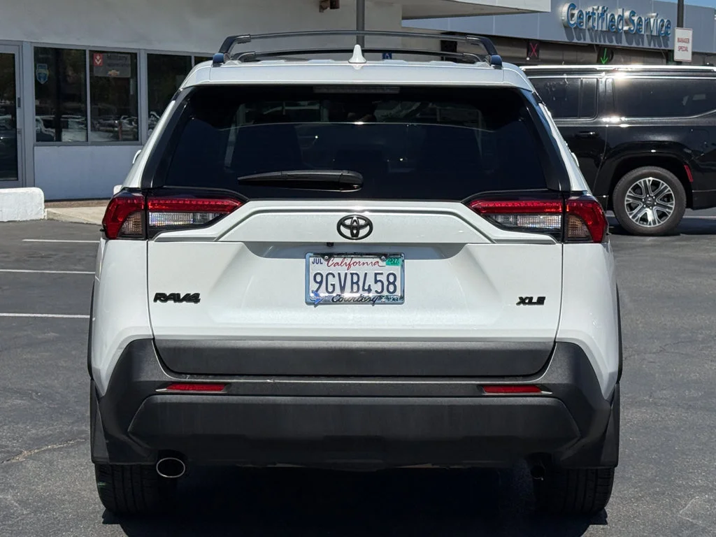Used 2023  Toyota XLE Premium image 8
