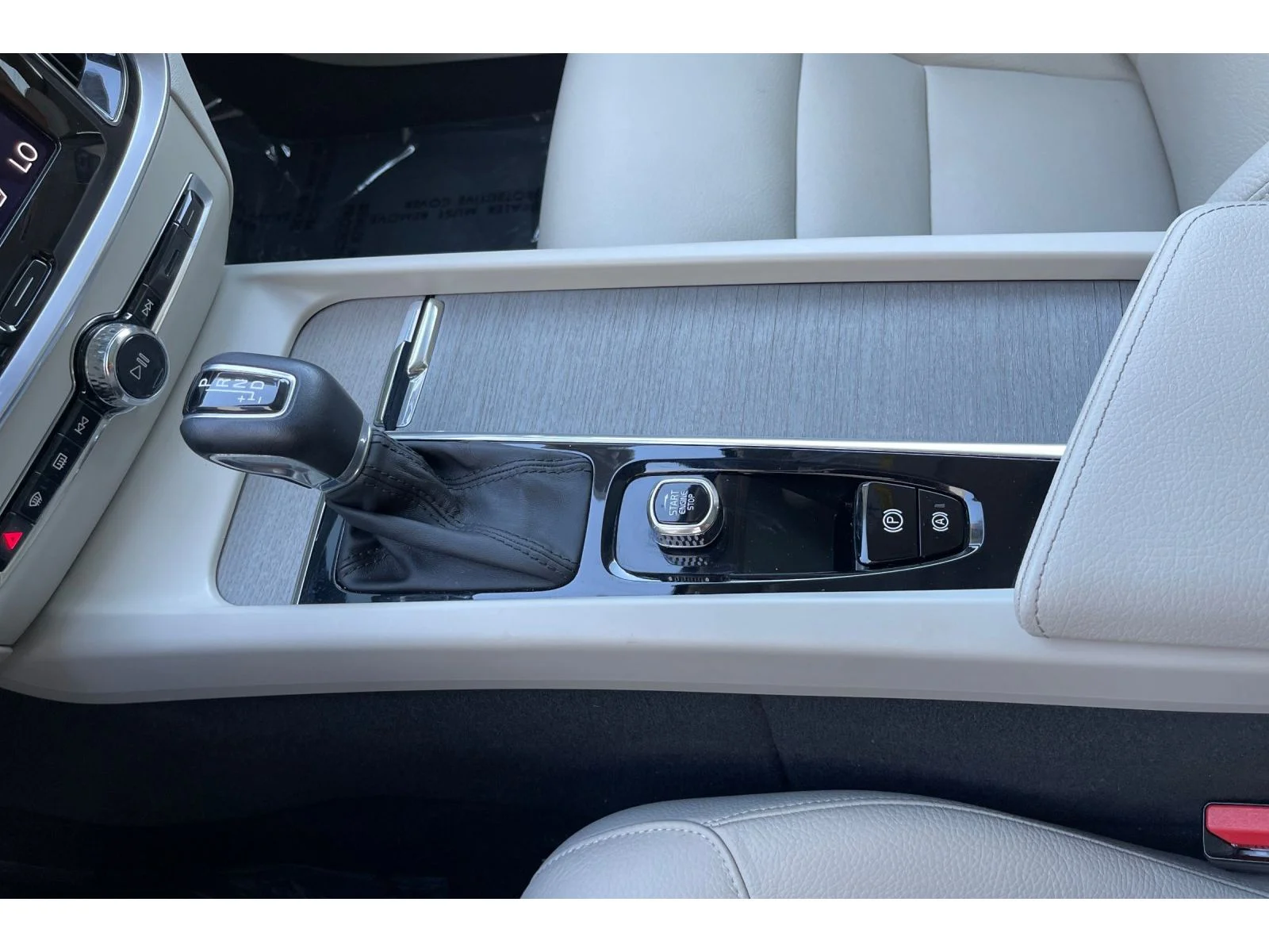 Used 2022 Pine Grey Metallic Volvo T5 image 32