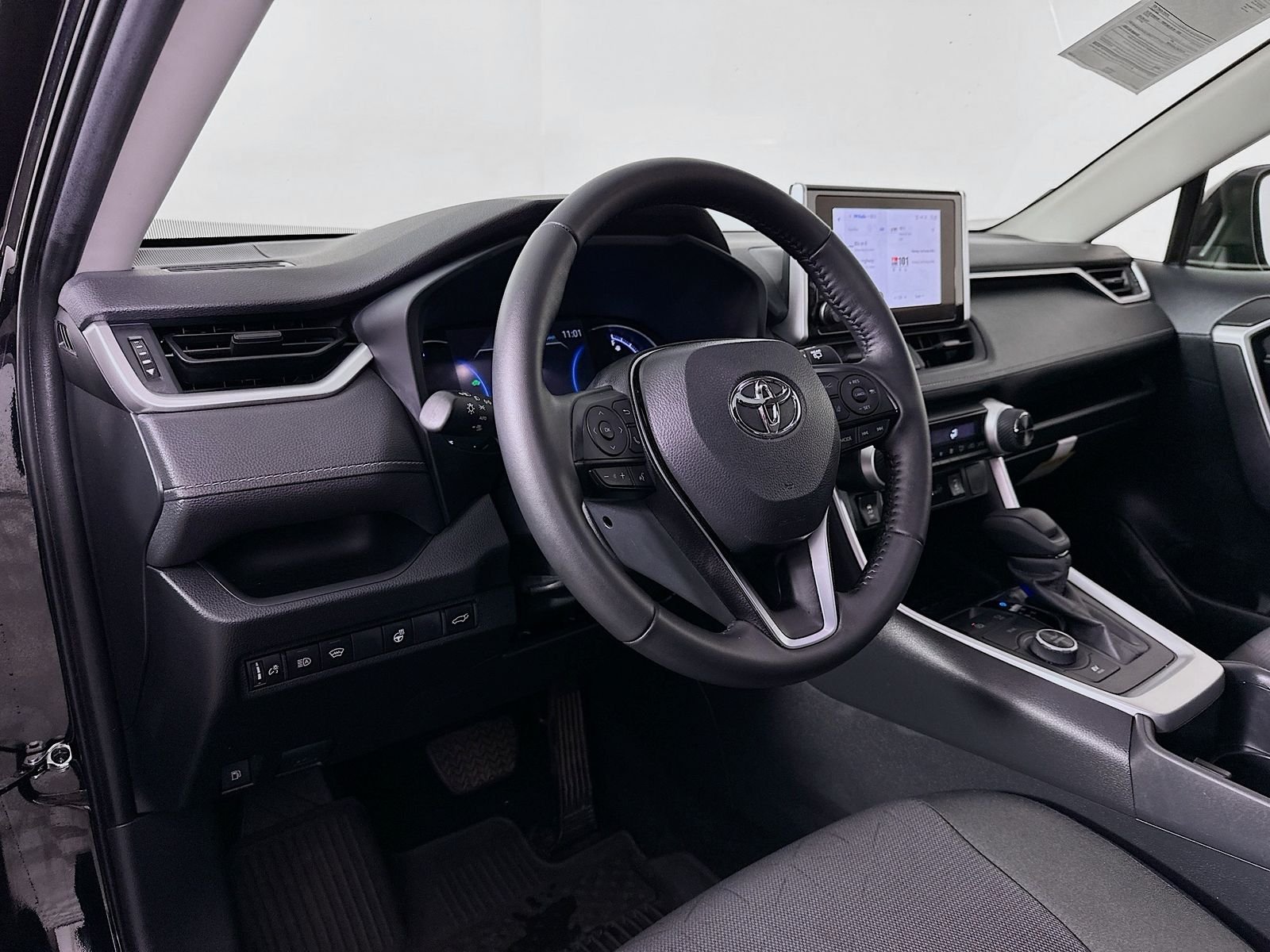 Used 2025 Midnight Black Metallic Toyota XLE image 9