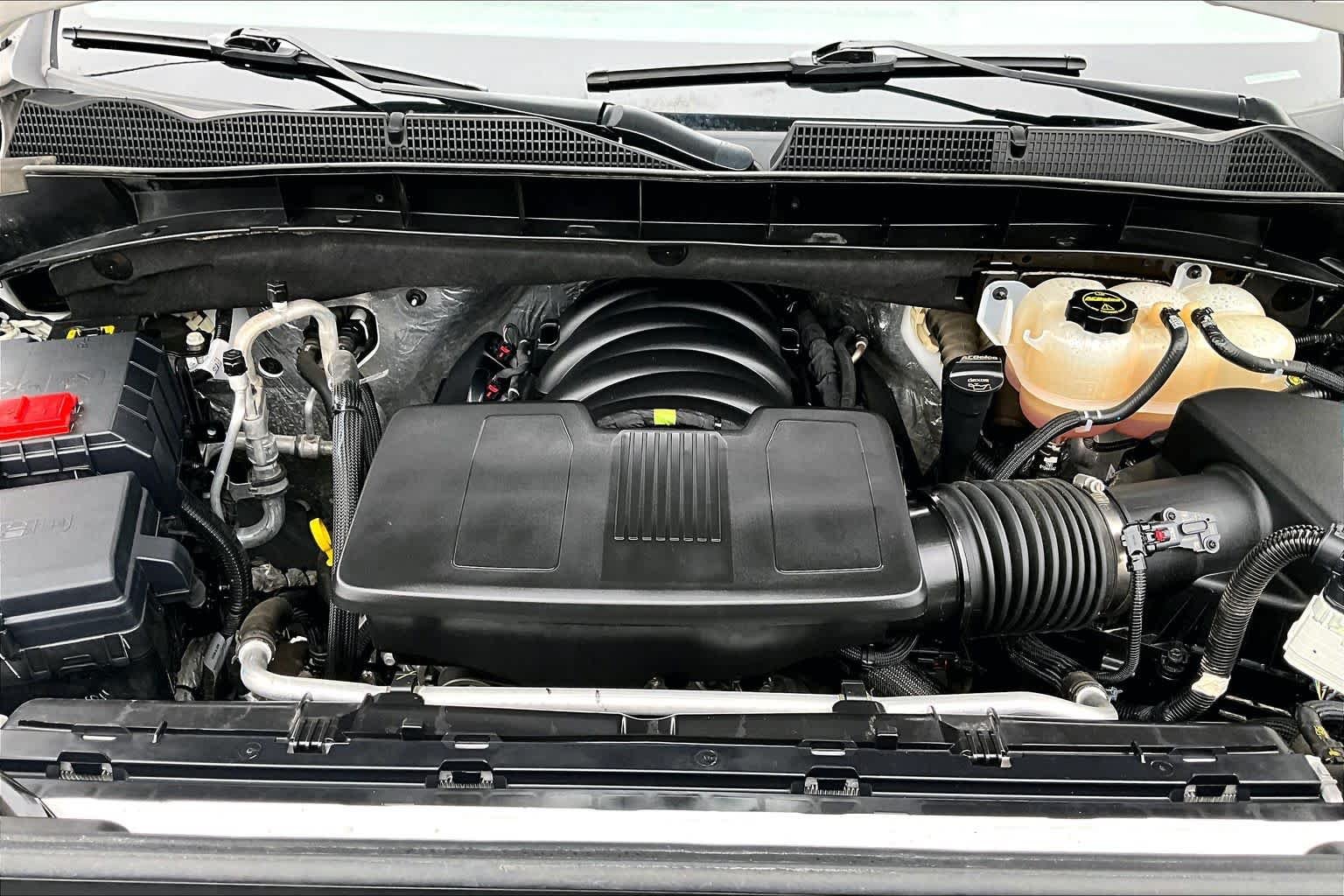 Used 2023 Sterling Metallic GMC AT4X image 32