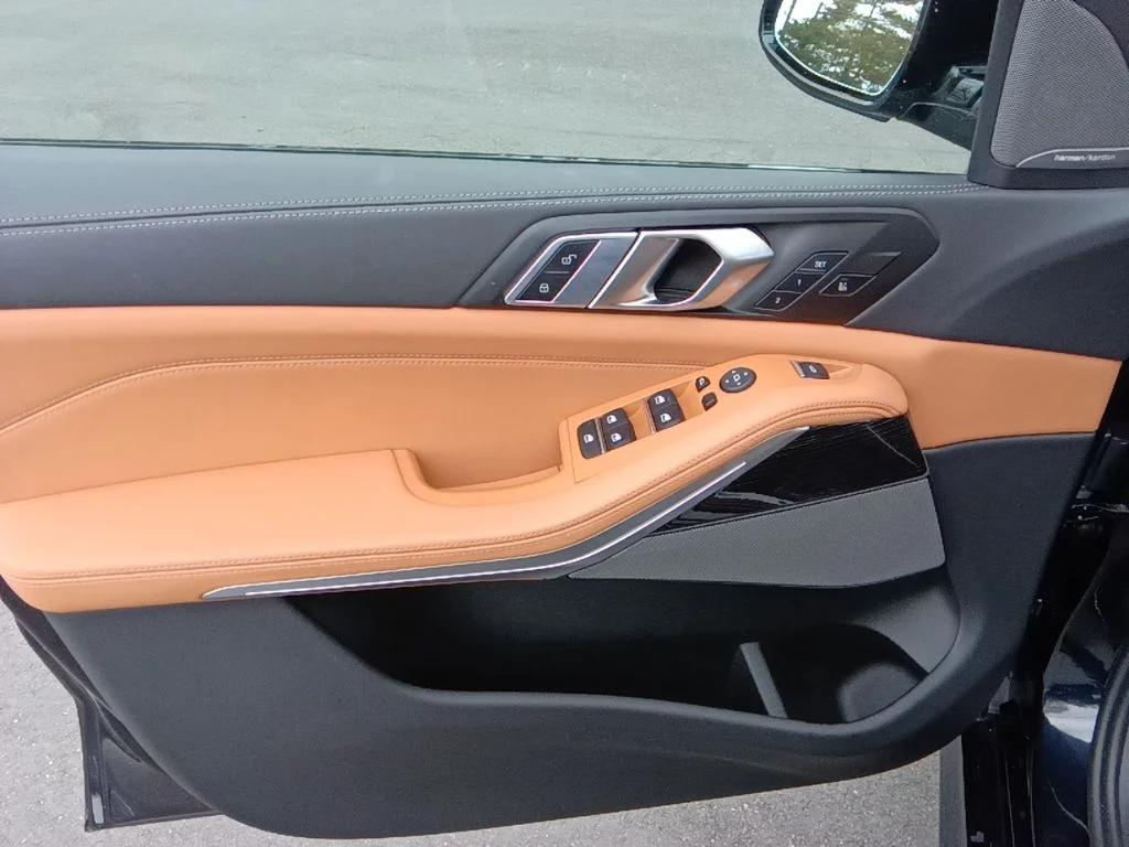 Used 2025 Carbon Black Metallic BMW M60i image 9