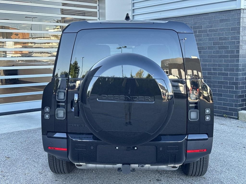 New 2026 Santorini Black Land Rover S image 5
