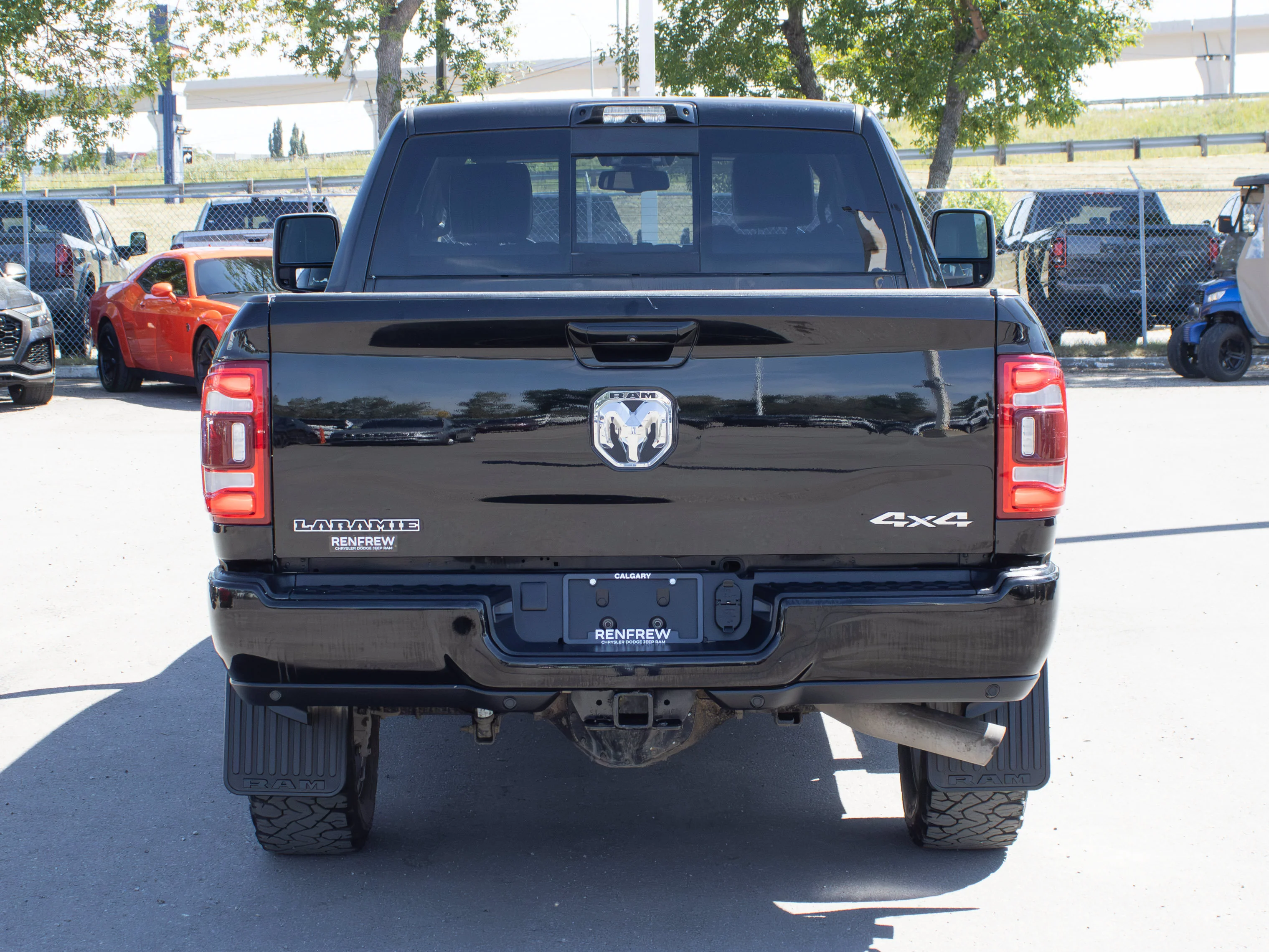 Used 2023 Black RAM Laramie* 4x4 | Heated & Ventilated Leather Seats | 12 Touchscreen | 5th Wheel Prep image 15