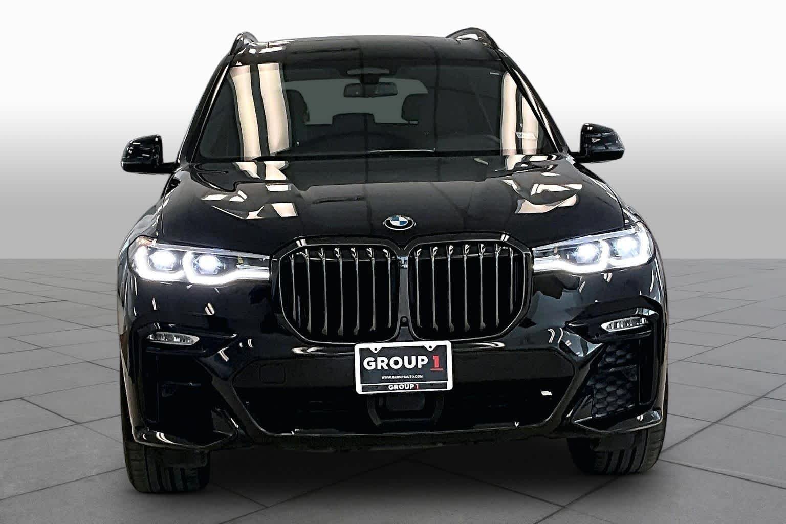 Used 2022 Black Sapphire Metallic BMW M50i image 3