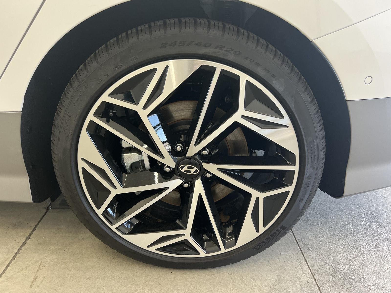 2025 Hyundai IONIQ 6 Limited - Photo 10