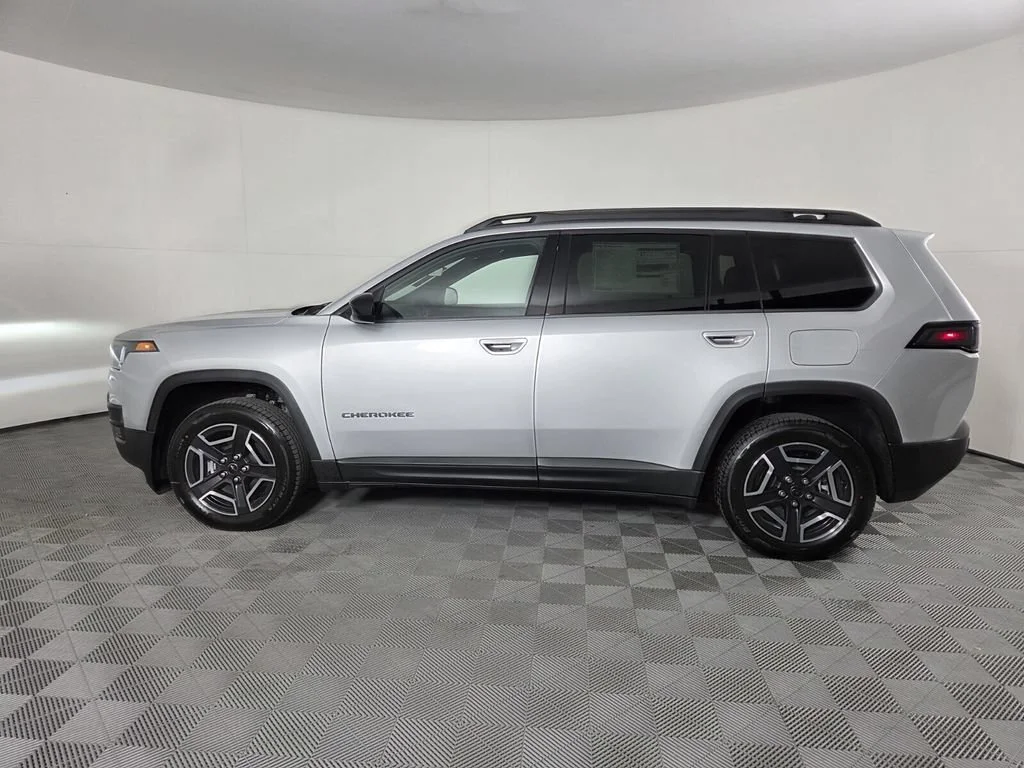 New 2026 Silver Zynith Clear-Coat Exterior Paint Jeep Laredo image 8