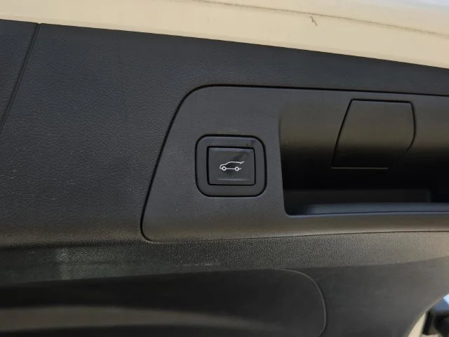 Used 2023 White Buick Essence image 14