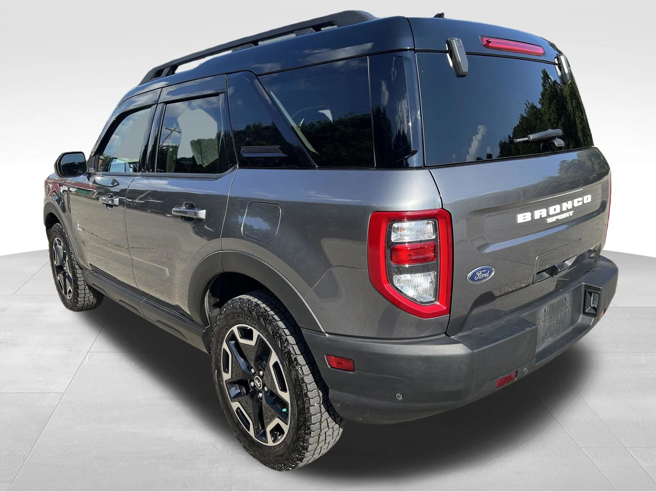 Used 2022 Gray Metallic Ford Outer Banks image 9