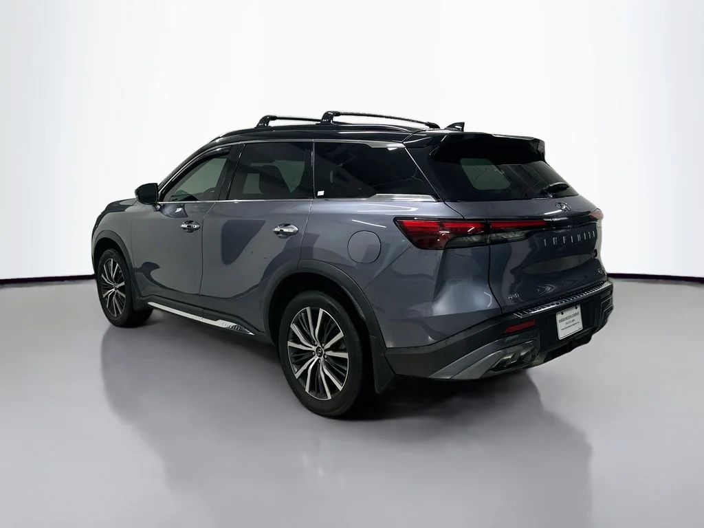 Used 2023 Blue INFINITI Autograph image 3