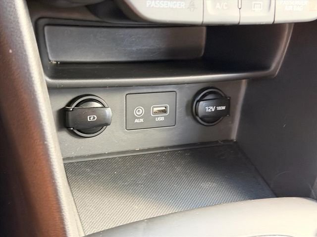 Used 2021 Red Hyundai SE image 21