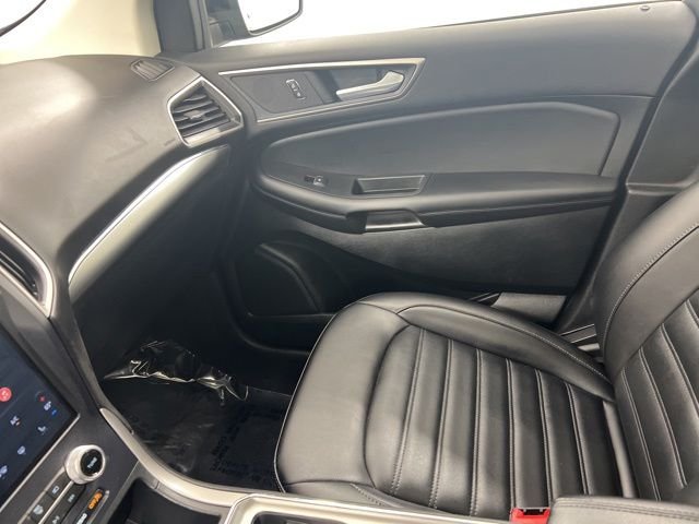 Used 2022 Agate Black Metallic Ford SEL image 16