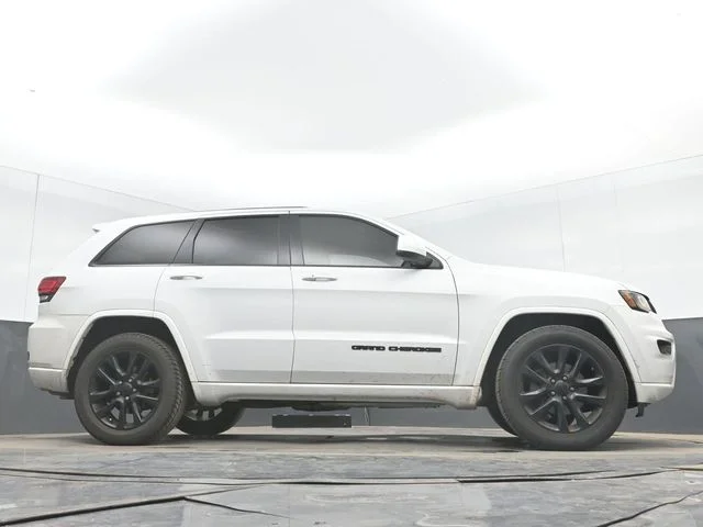 Used 2019 Bright White Clearcoat Jeep Altitude image 37