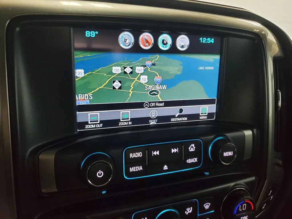 Used 2018 IRIDESCENT PEARL TRICOAT Chevrolet LTZ image 23