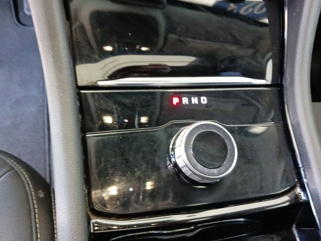 Used 2023 White Jeep Laredo image 34
