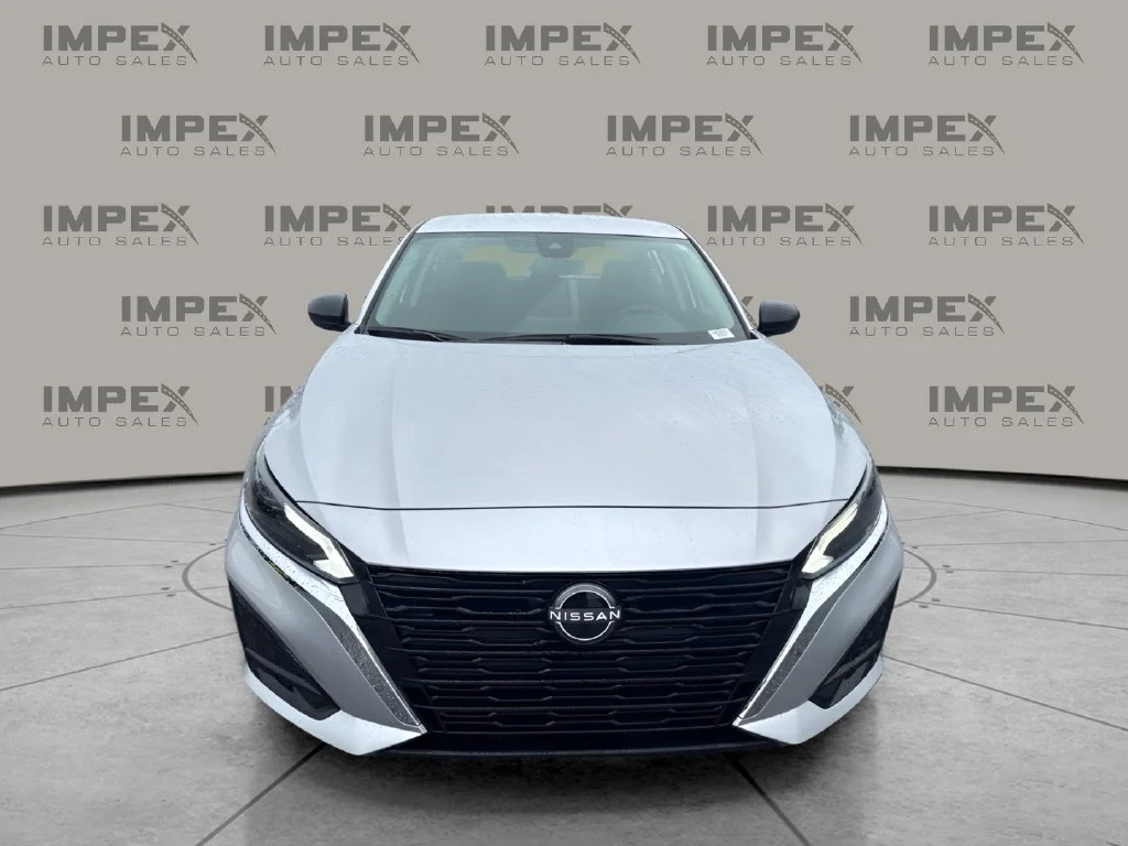 Used 2025 Silver Nissan 2.5 SV image 8