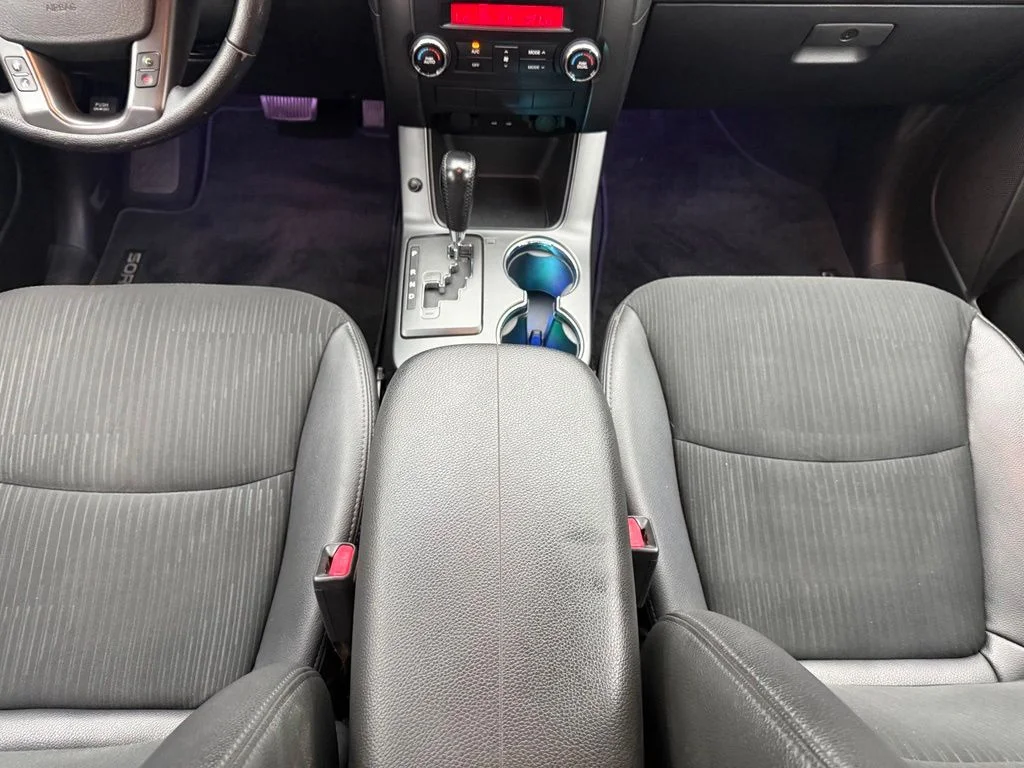 Used 2012 White Kia EX image 36