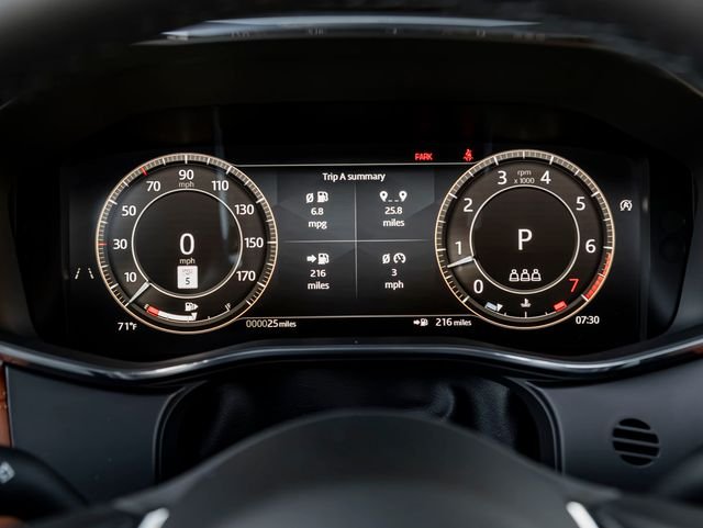 New 2026 Eiger Grey Jaguar P250 R-Dynamic S image 17